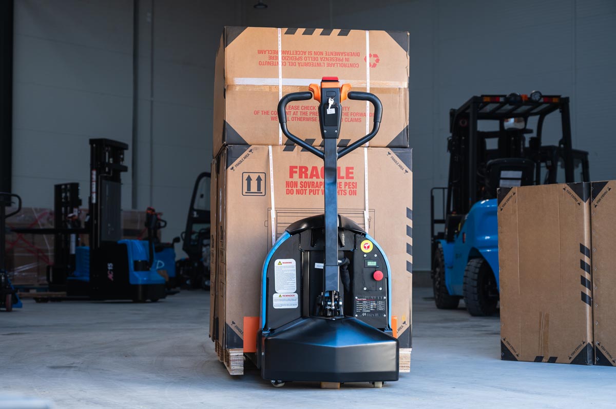 CBD descriere 3 CBD15J-Li3, Transpallet elettrico 1.500 kg, batteria Li-Ion intercambiabile