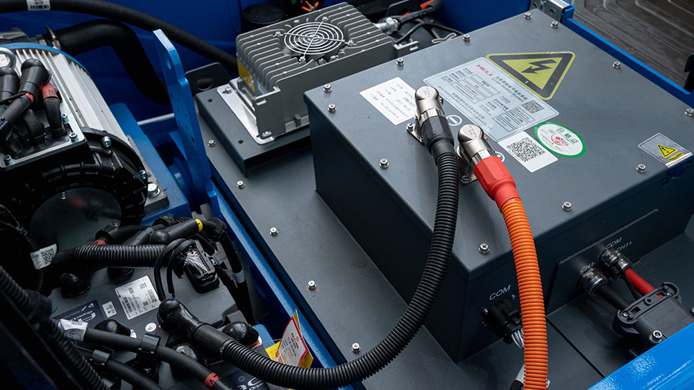 CPD18 13LIH4 M descriere baterie CPD18-GB2LI-S, Carrello elevatore elettrico 1.800 kg, montante duplex, cabina con vetro frontale