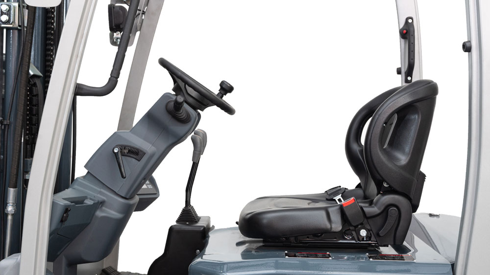 CPD16SQ-GE2Li, Carrello elevatore elettrico 1.600 kg, montante triplex, cabina aperta <span style="color: #008000;">6 anni di garanzia sulla batteria Li-Ion</span> <ul> <li><span style="font-size: 100%;">Sollevamento 4.700 mm</span></li> <li><span style="font-size: 100%;">Batteria Li-Ion 80V/202Ah</span></li> <li><span style="font-size: 100%;">Raggio di sterzata ridotto</span></li> </ul> CPD16SQ-GE2Li, Carrello elevatore elettrico 1.600 kg, montante triplex, cabina aperta - immagine 17