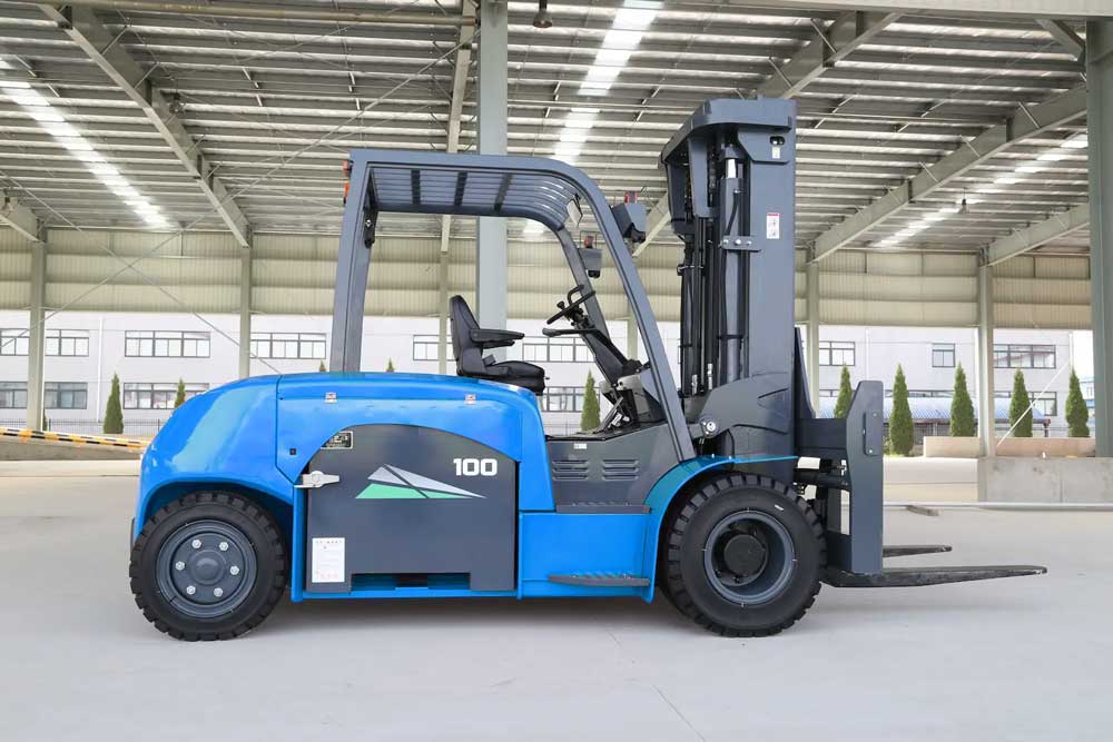 CPD100G3 3b 1 CPD100-GB2DLI, Carrello elevatore elettrico 10.000 kg, albero triplex, cabina chiusa e riscaldata