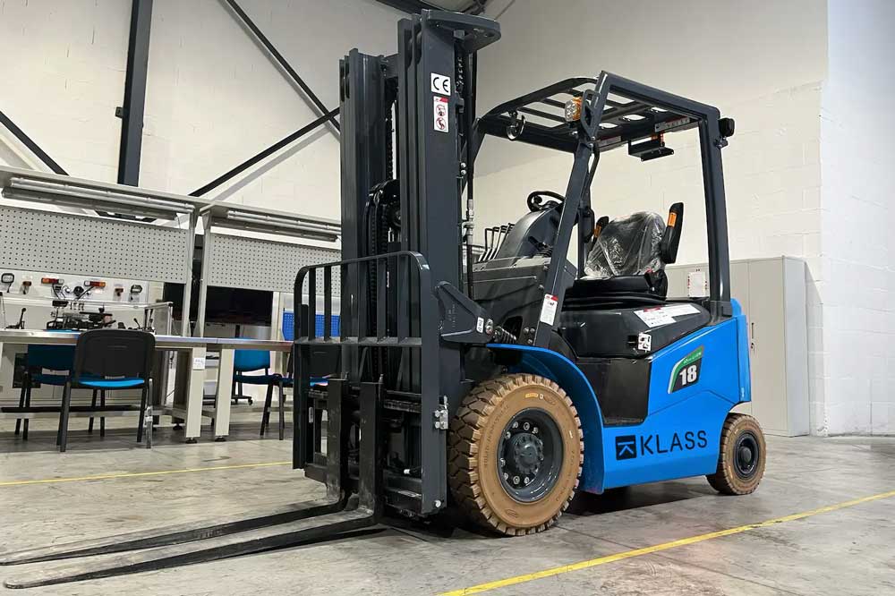 CPD18 GB2LI S descriere 1b CPD18-GB2LI-S, Carrello elevatore elettrico 1.800 kg, montante duplex, cabina con vetro frontale