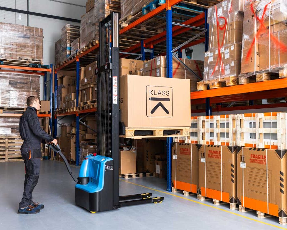 CDD16J-D Stoccatore elettrico 1.600 kg, sollevamento 3.500 mm