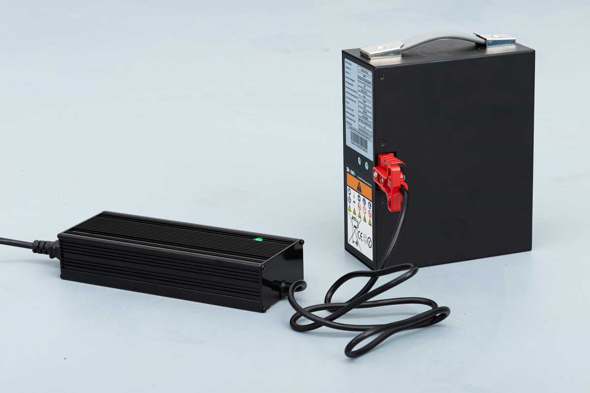 EPT15 20H charger 4 EPT20H-DG, Transpallet elettrico 2.000 kg, batteria Li-ion