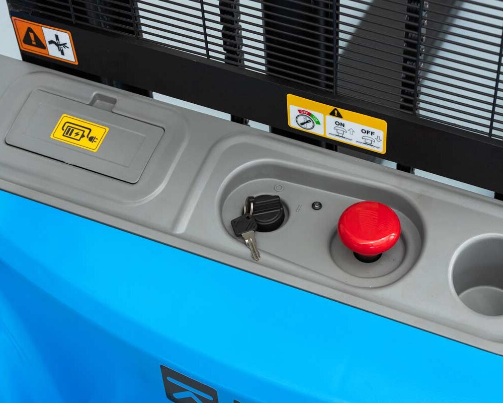 WS15H Li info WS15H-B Stoccatore elettrico 1.500 kg, sollevamento 2.000 mm