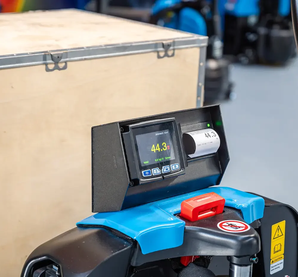 EPT15 R 3 EPT15-R Transpallet elettrico 1.500 kg, con sistema di pesatura professionale RAVAS, batteria Li-Ion