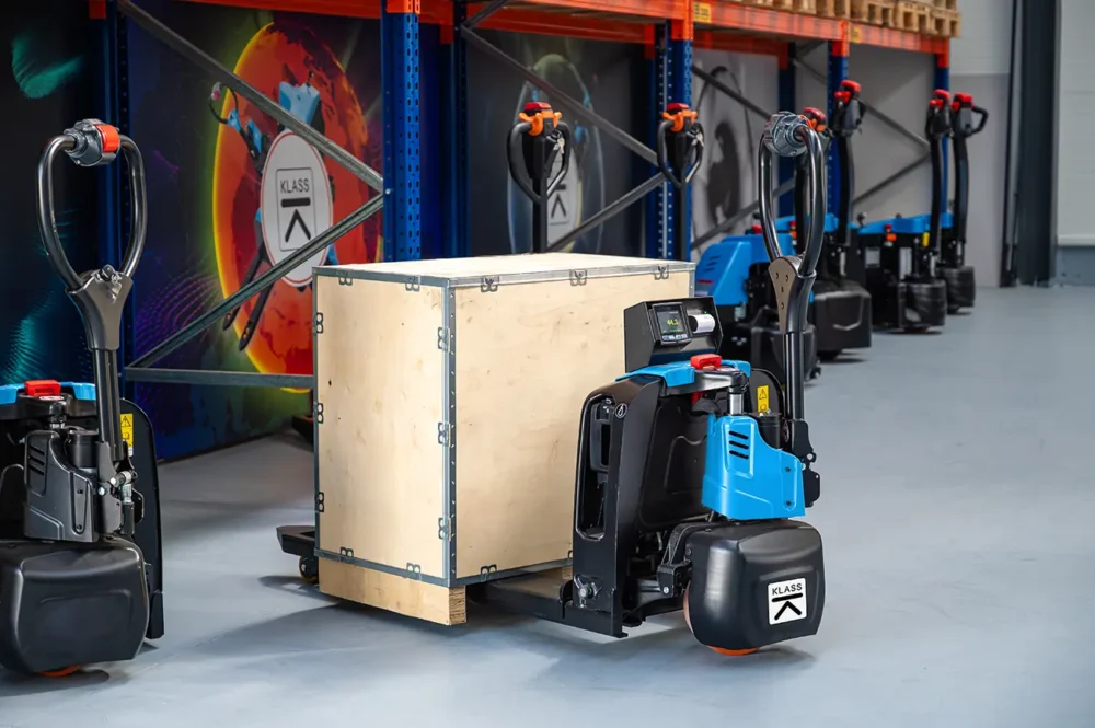 EPT15 R 4 EPT15-R Transpallet elettrico 1.500 kg, con sistema di pesatura professionale RAVAS, batteria Li-Ion