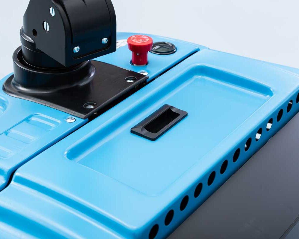 SL25GA detalis 1 SL25GA Transpallet elettrico con piattaforma 2.500 kg, batteria Li-Ion, ricarica rapida