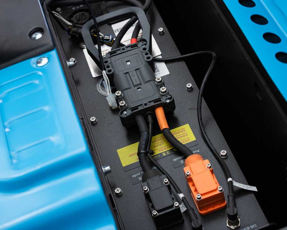 SL25GA detalis 2 SL25GA Transpallet elettrico con piattaforma 2.500 kg, batteria Li-Ion, ricarica rapida
