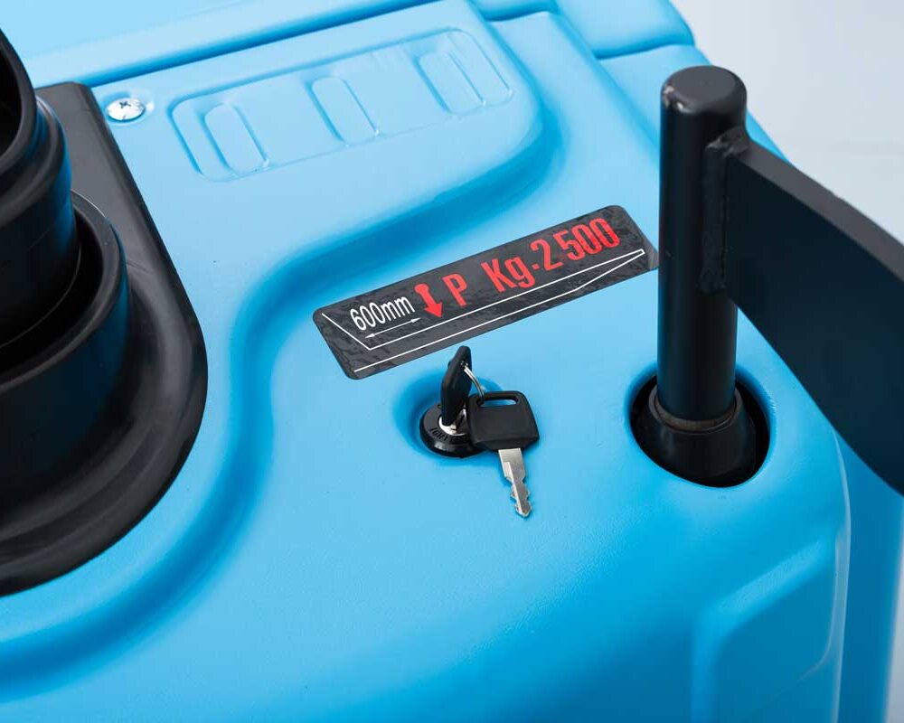 SL25GA detalis 3 SL25GA Transpallet elettrico con piattaforma 2.500 kg, batteria Li-Ion, ricarica rapida