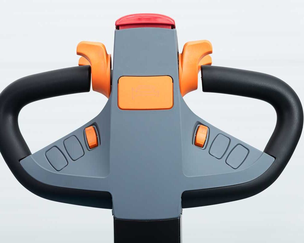 SL25GA handle 1 SL25GA Transpallet elettrico con piattaforma 2.500 kg, batteria Li-Ion, ricarica rapida