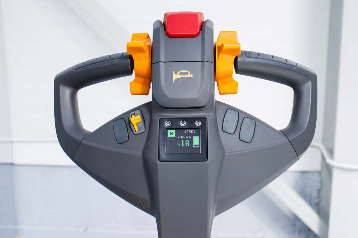 CDD12R EN PL maner CDD12R-EN Stoccatore elettrico 1.200 kg, sollevamento proporzionale, altezza di sollevamento 3.000 mm