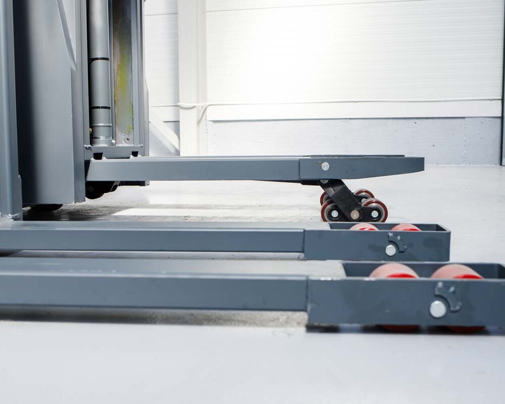 CDD12R EN DL 14 CDD12R-EN Stoccatore elettrico 1.200 kg, con doppio sollevamento, altezza di sollevamento 2.500 mm