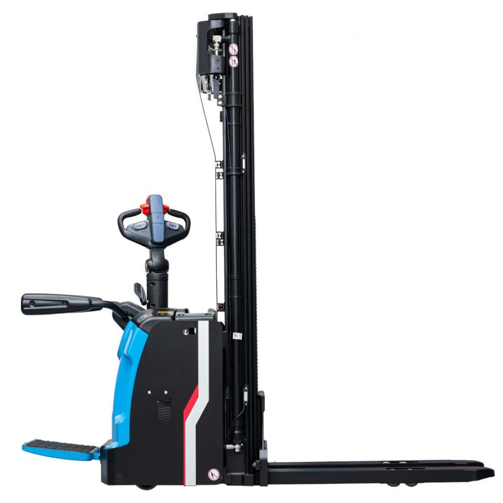 ES16R PRO 3a ES16-R PRO Stoccatore elettrico 1.600 kg, batteria Li-Ion, pedana ribaltabile, altezza di sollevamento 5.500 mm