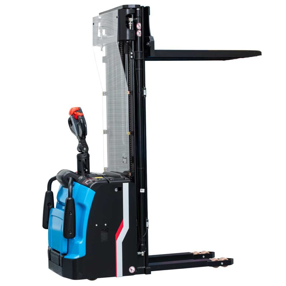 ES16R PRO 4a ES16-R PRO Stoccatore elettrico 1.600 kg, batteria Li-Ion, pedana ribaltabile, altezza di sollevamento 5.500 mm